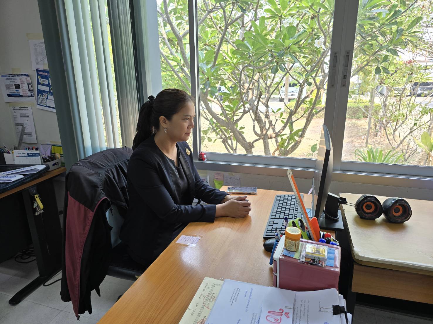 title - ปฏิรูปที่ดินจังหวัดเพชรบุรี พร้อมด้วยเจ้าหน้าที่ ส.ป.ก.เพชรบุรี ร่วมติดตามการถ่ายทอดสดการประชุมสัมมนาการมอบนโยบายและแนวทางการจัดทำงบประมาณรายจ่ายประจำปีงบประมาณ พ.ศ. 2570